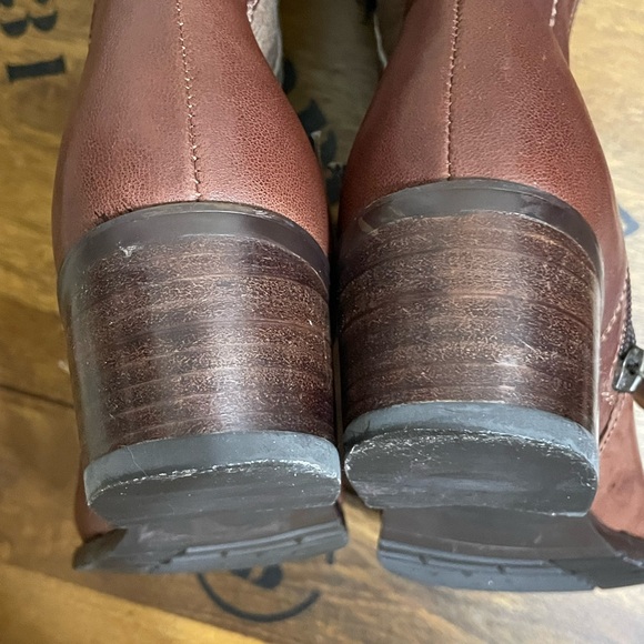 CHARLES DAVID Brown Tan Buckle Moto Sherpa Lined Boots Size 37 US 6.5 - Picture 6 of 16